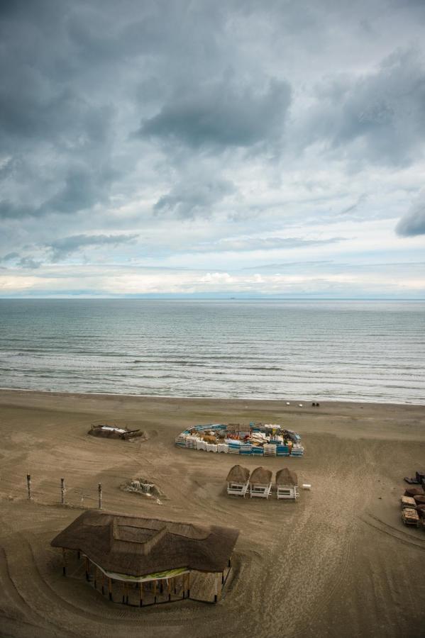 Luxury Promenada Apartment - Frontal Beachfront Mamaia Nord 那沃达利 外观 照片