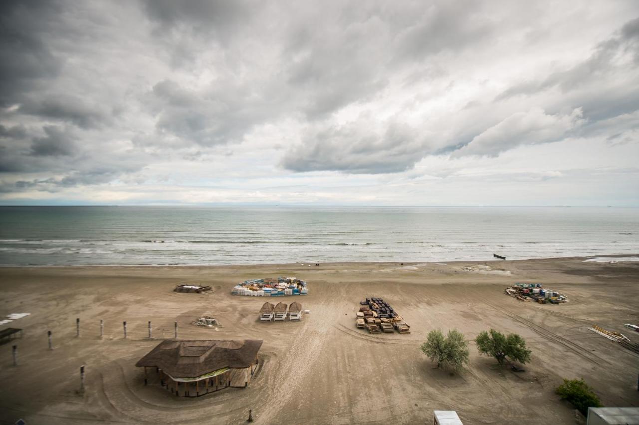 Luxury Promenada Apartment - Frontal Beachfront Mamaia Nord 那沃达利 外观 照片