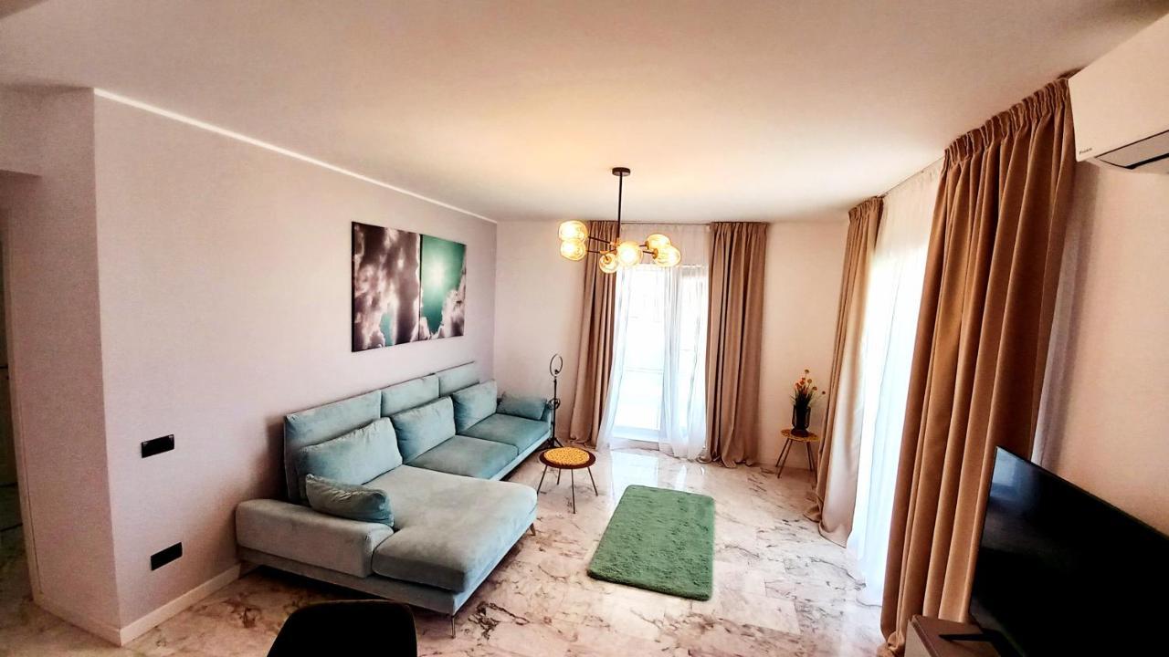 Luxury Promenada Apartment - Frontal Beachfront Mamaia Nord 那沃达利 外观 照片