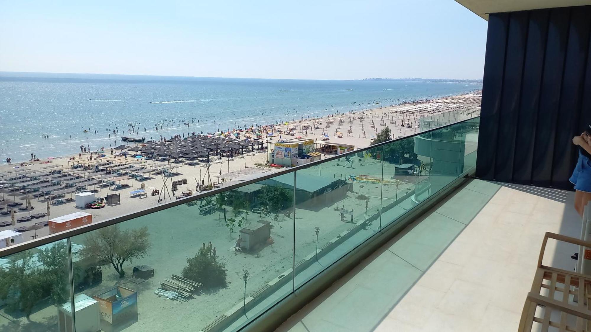 Luxury Promenada Apartment - Frontal Beachfront Mamaia Nord 那沃达利 外观 照片