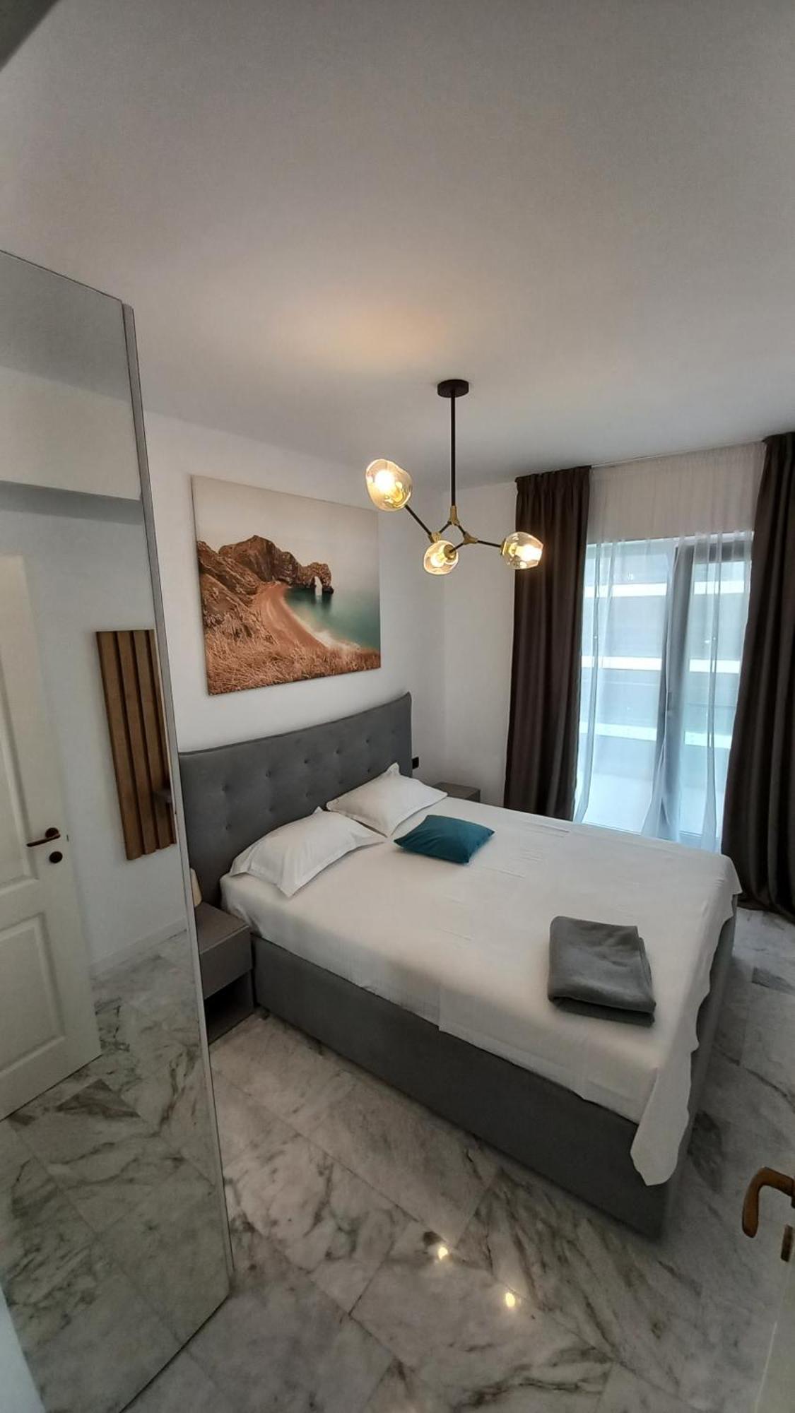Luxury Promenada Apartment - Frontal Beachfront Mamaia Nord 那沃达利 外观 照片